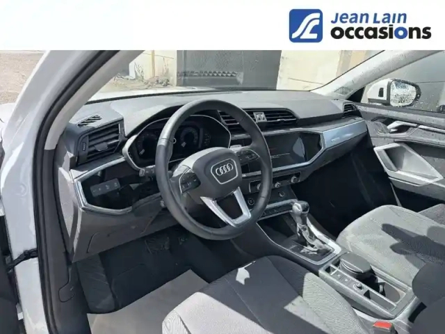 Audi Q3 35 tfsi 150 ch s tronic 7 — photo 11