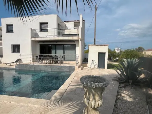 Maison avec piscine T4 meublée