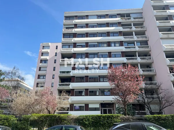 Local professionnel 84 m²
