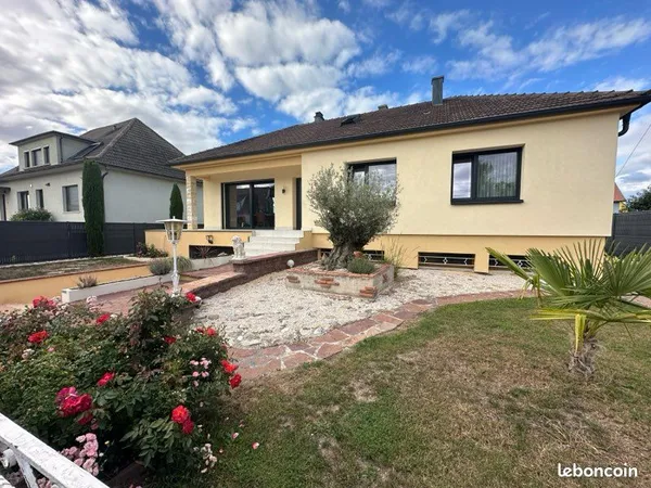 Andolsheim - superbe maison familiale rénovée avec piscine, patio et jardin paysager