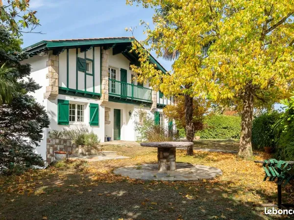 Propriété 9 pièces 223 m²