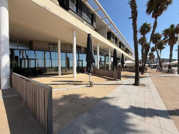Local commercial 2 pièces 104 m²
