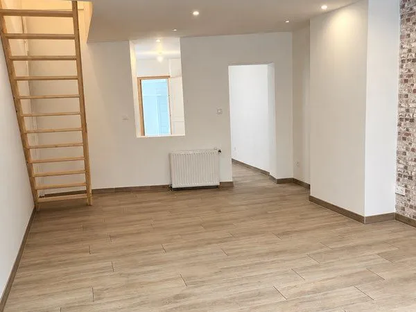 Maison 2-3 chambres avec cour