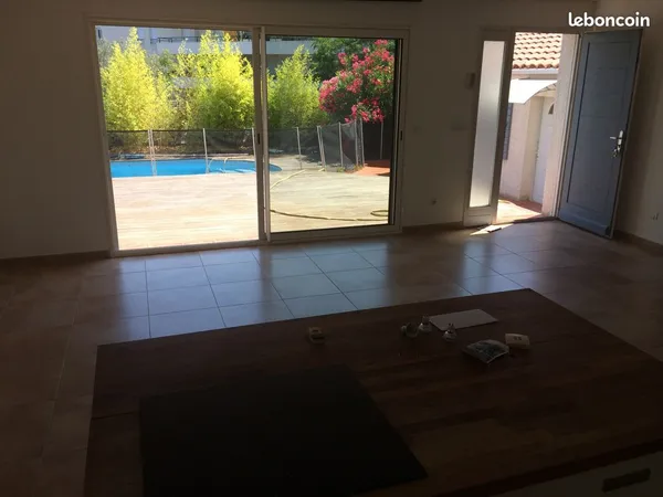 Villa proche tram et piscine