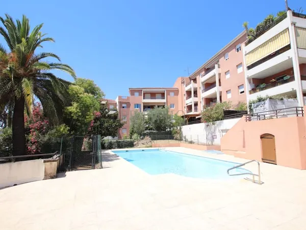 SAINT RAPHAEL - 3 PIECES - 64 M2