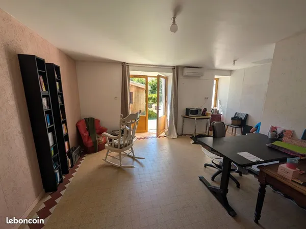 Bureau partagé plein centre de Monestier