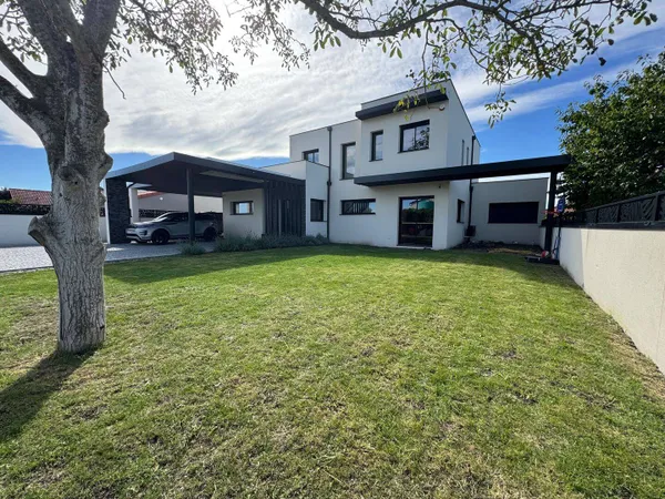 Maison 7 pièces 270 m²