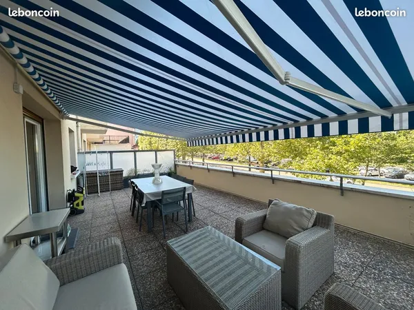T3 haut de gamme avec grande terrasse - (cours fauriel)