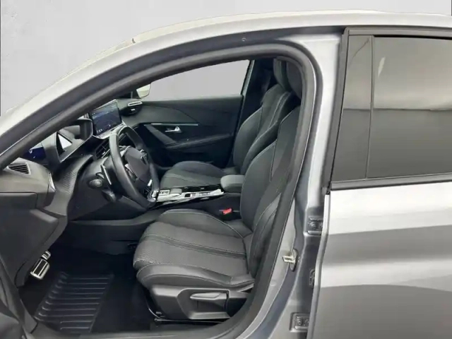Peugeot 208 hybrid 110 e-dcs6 — photo 11