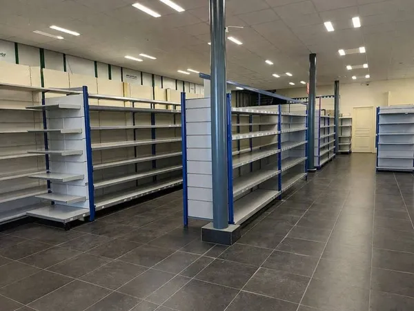 Local d'activité 1389 m²