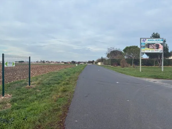 Terrain 281 m²
