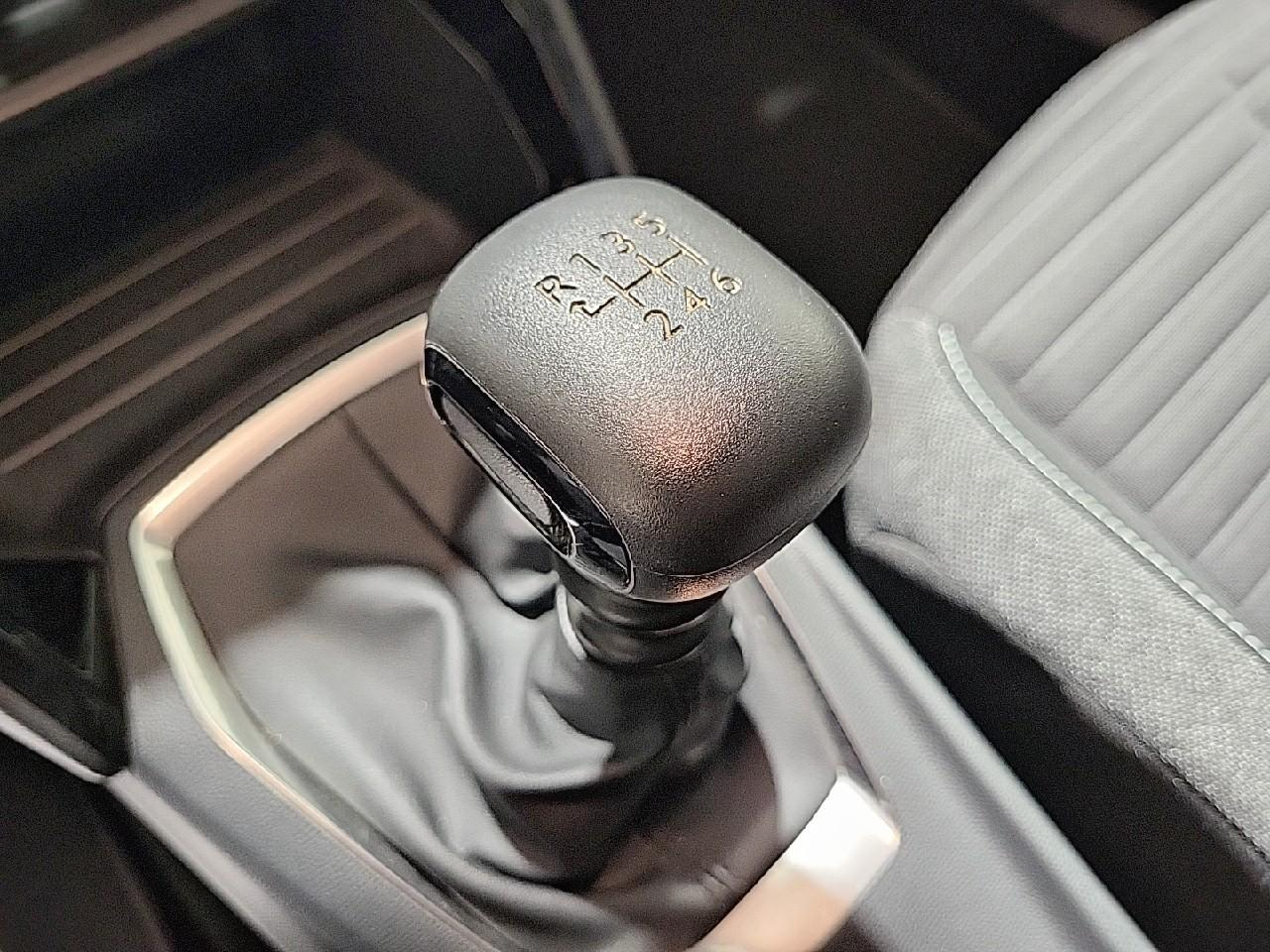 Peugeot 2008 puretech 100 s&s bvm6 style — photo 17
