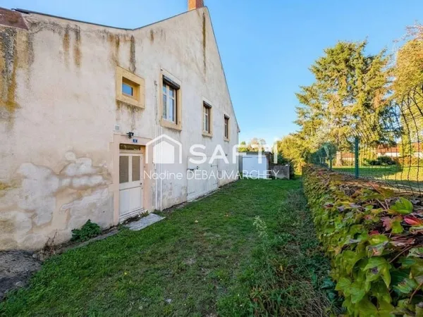 Maison mitoyenne 3 pièces + garage 52 m² à 35 000 € au coeur de Palinges