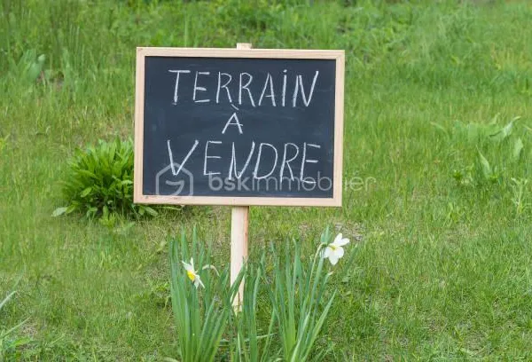 Terrain 701 m²