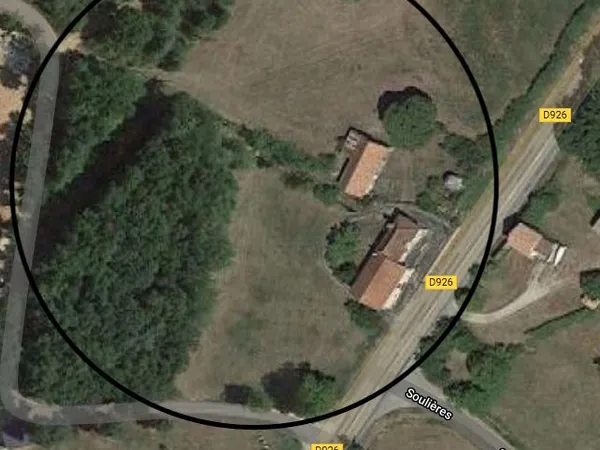 Grande ferme avec grange et dépendances