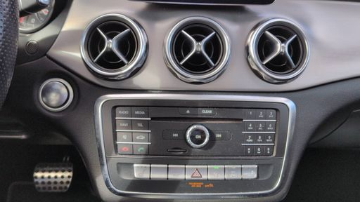 Mercedes Classe GLA 180 122 7G-Tronic - Fascination – 2019 – 97470 km – Essence – Boîte Automatique — photo 13