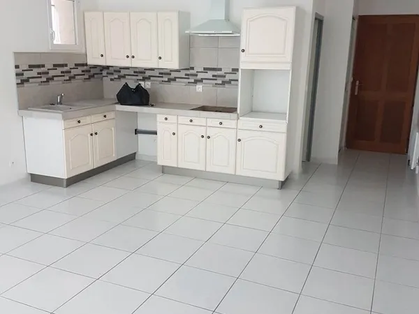 Roujan centre loue duplex de 67 m2