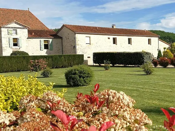 Maison 11 pièces 303 m²