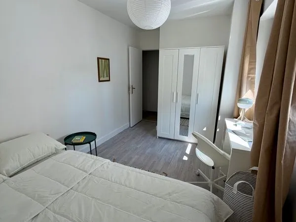 Chambre meublée rénovée