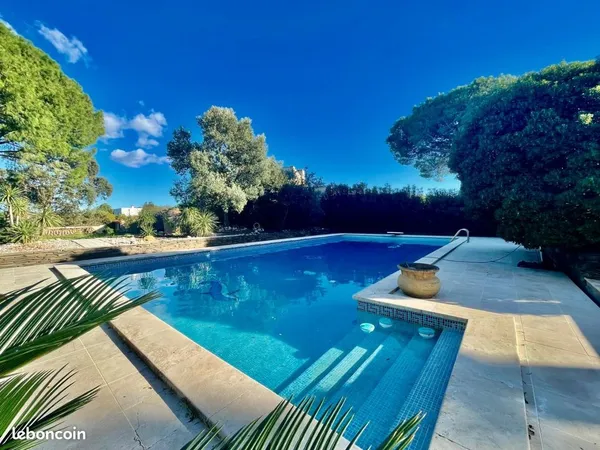 Villa 7 pièces 257 m²