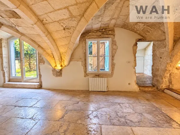 Maison de village avec extérieur au coeur Saint-Brès