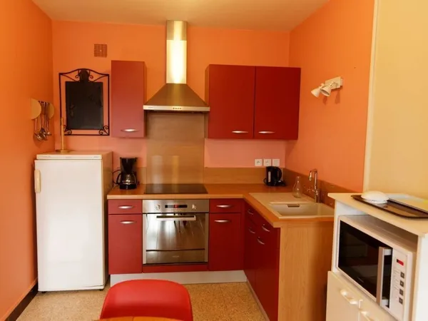 STUDIO MEUBLE - CENTRE VILLE - PROCHE ECOLE D'INFIRMIERES