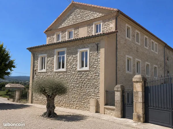 À LOUER - Appartement rénové de 64 m² au 1er étage - Résidence de caractère