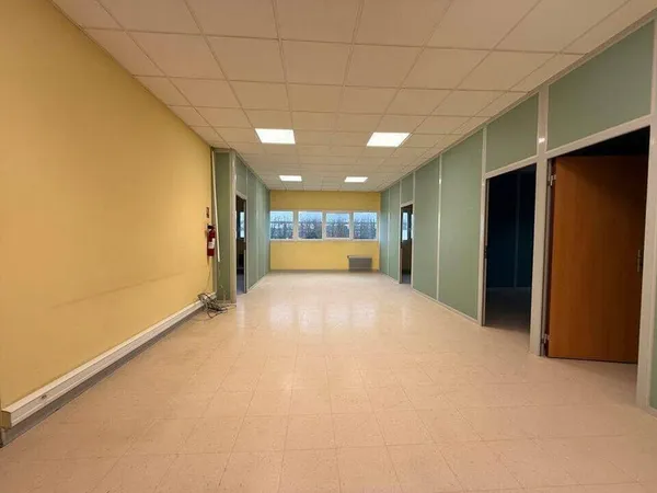 Bureau 130 m²