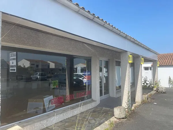Local commercial 225 m²