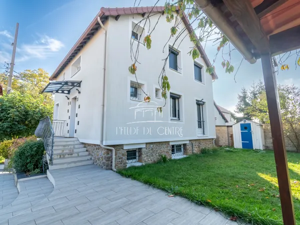 Maison familiale 6 pièces de 122m2 à VILLENEUVE-LE-ROI