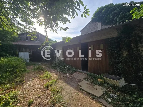 Local industriel 260 m²