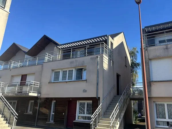 Proche centre-ville AUBIGNY-SUR-NERE : appartement duplex T2