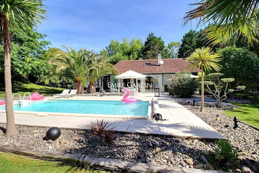 Maison 7 pièces 220 m²