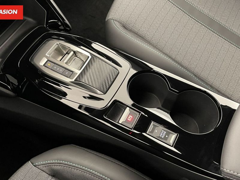 Peugeot 2008 II 1.2 PureTech 130ch Allure Pack EAT8 — photo 17