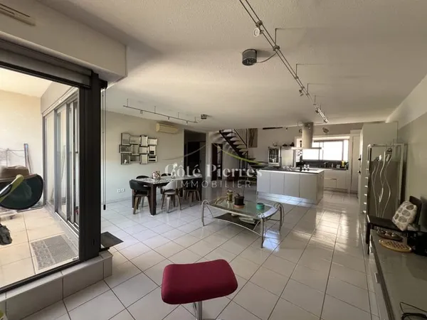 En dernier étage, trés bel appartement en duplex avec vu dégagée