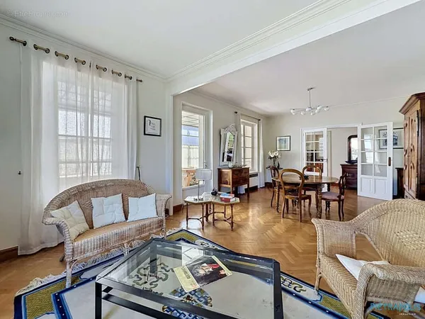 Maison 10 pièces 240 m² à vendre à Macon (71000)