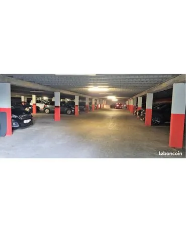 Place de parking dans parking