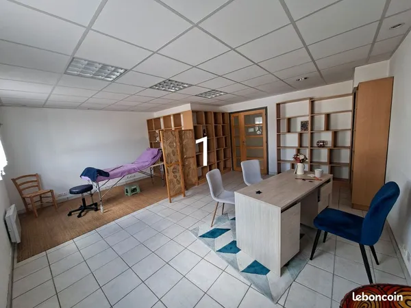 Bureau et espace de travail Location Onet-le-Château  40m² 508€