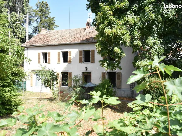 Maison ancienne de caractère à rénover - 160 m² + nombreuses dépendances - Charensat