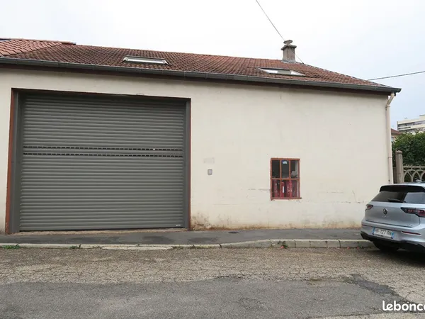 Local 196 m² ROCHE LA MOLIERE