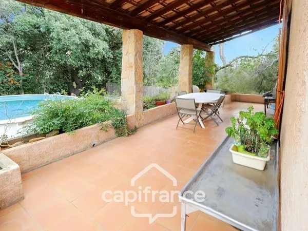 Maison à vendre 7 pièces LA CADIERE D'AZUR (83)