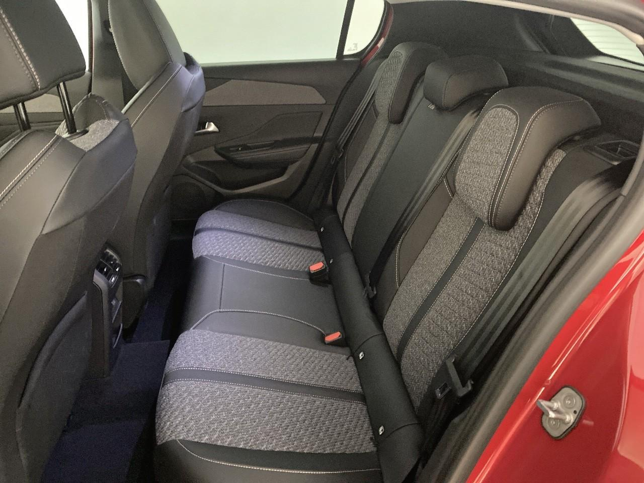 Peugeot 308 hybrid 145 e-dcs6 allure — photo 10