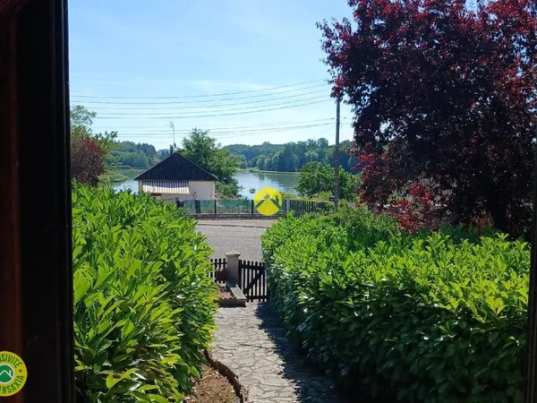 Vue sur le plan d'eau des Sézeaux