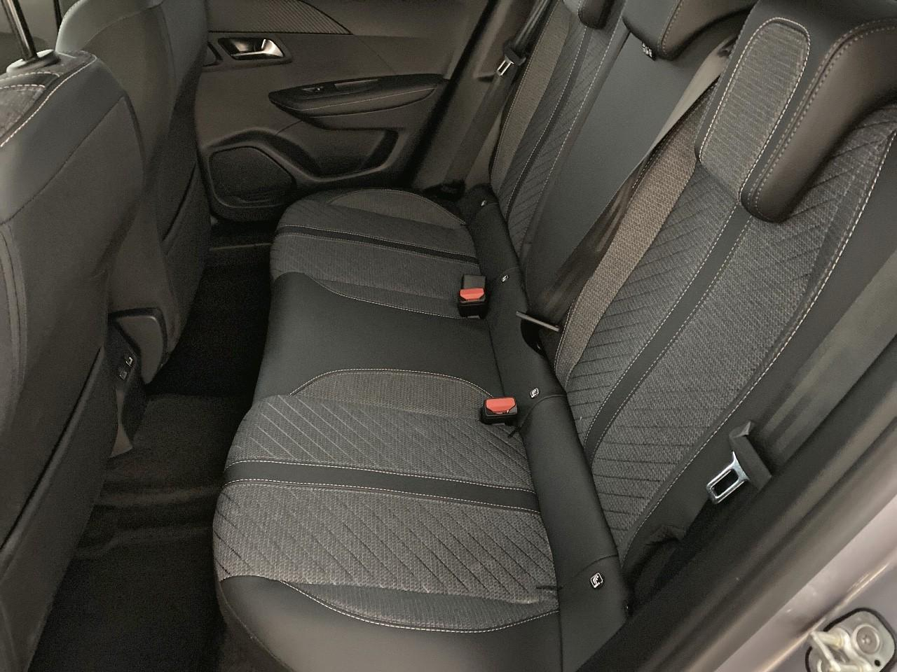 Peugeot 2008 hybrid 145 ch e-dcs6 allure — photo 10