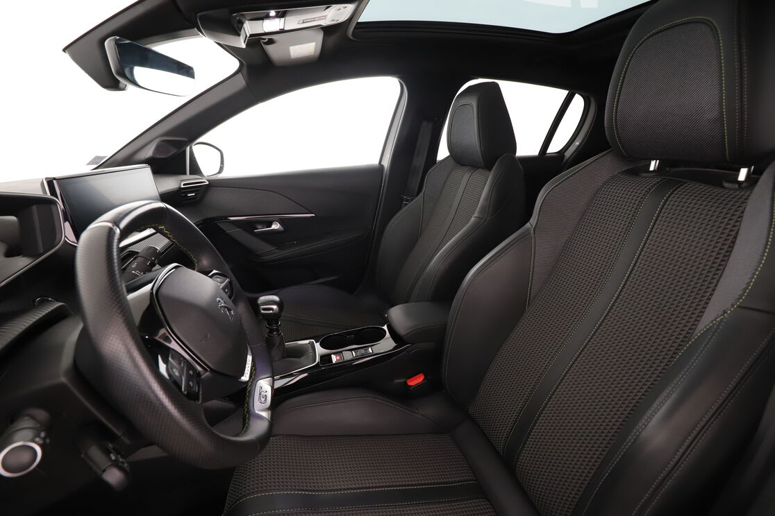 Peugeot 208 1.5 Blue-HDi GT — photo 9