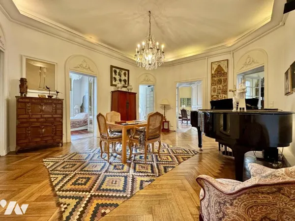 Appartement 7 pièces 237 m²