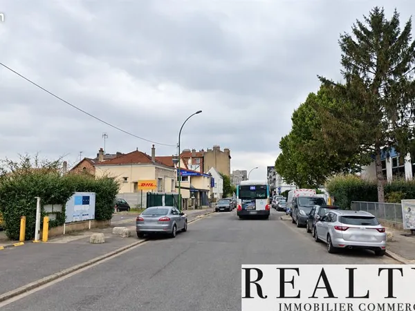 Local d'activité 900 m²