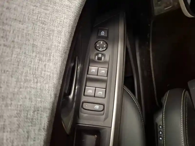 Peugeot 3008 hybrid 145 e-dcs6 — photo 25