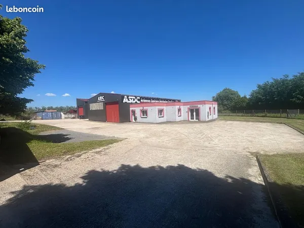 Local commercial 620 m² Glaire