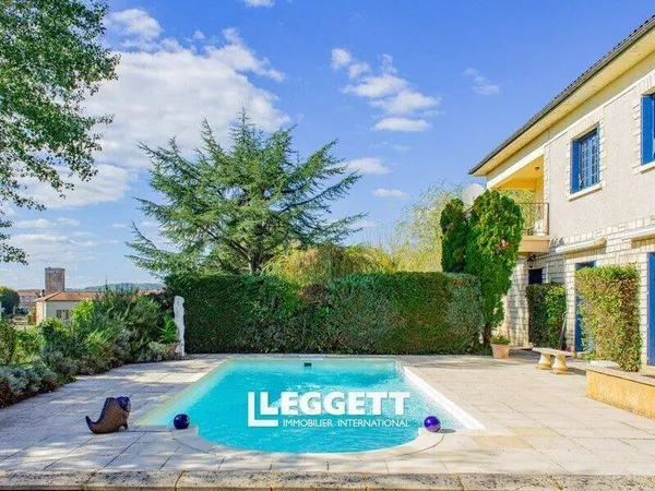 Maison 12 pièces 232 m²